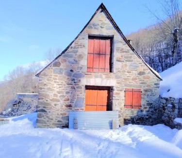 Peyragudes Maison | Gîtes Bergeries de LAS COSTES insolites en forêt à Loudenvielle 4x4 et chaînes recommandés par temps de neige, à 2km des remontées mécaniques