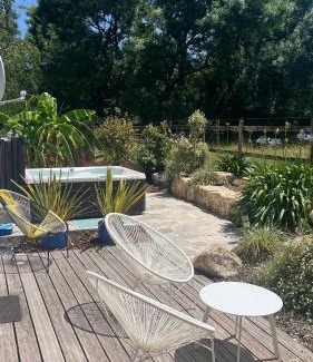 Sallertaine Maison | Gîtes de charme "l'écrin de Vendée" jacuzzi privatif, piscine chauffée, prestations bien être, vélos à 10 mn de l'océan sur 3,5 h de verdure