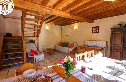 Saint-Didier-sur-Rochefort Maison | Gîtes de charme en pierre, animaux acceptés, jusqu'à 12 pers - FR-1-496-360