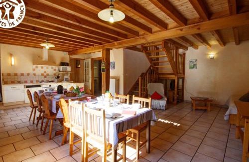 Saint-Didier-sur-Rochefort Maison | Gîtes de charme en pierre, animaux acceptés, jusqu'à 12 pers - FR-1-496-360