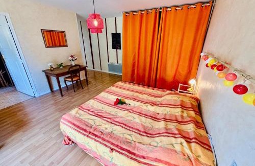 Le Breuil Maison | Gîtes Montvaltin - Villa 15 personnes & jardin