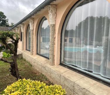 Lescout Appartement | gîtes Studio de tourisme du Domaine Piscine Spa Balnéo