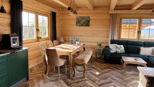 Istebna Maison | Górskie Przysiółki w Koniakowie - Dom z bala JODEŁKA