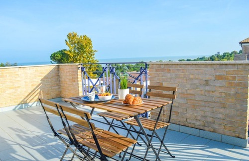 Foggetta Appartement | G.Bay C25 - Second floor apartment with balcony and hill view