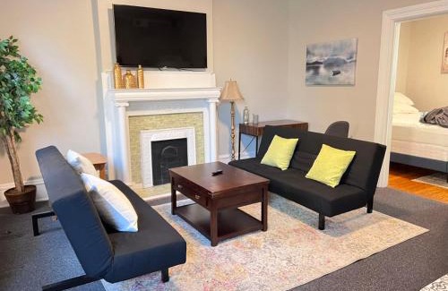 Fan District Appartement | G5 KING BED central location museums FREE PARKING