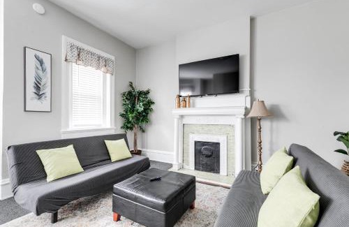 Fan District Appartement | G5 KING BED central location museums FREE PARKING