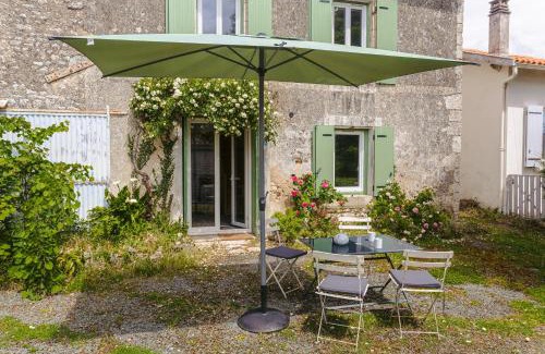Puyravault Maison | Gabae Les Volets Verts
