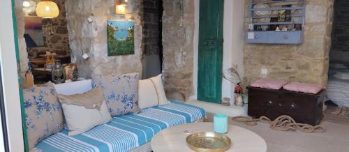 Plouti Maison | Gallery House Plouti