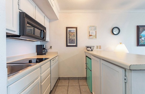Galveston Copropriété | Galveston condo on Seawall near beach, gulf view, pools, WiFi, fitness room.