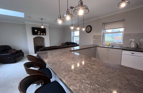 County Galway Maison | New Athenry House overlooking The fields of Athenr