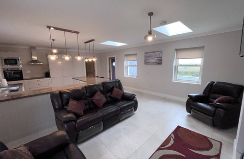 County Galway Maison | New Athenry House overlooking The fields of Athenr