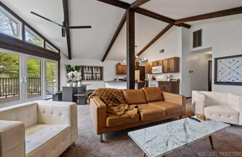 Fontana Maison | Game Lovers Getaway In Abbey Springs with Golf Cart