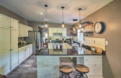 East Durham Maison | Game Room and Spacious Yard 10-Acre Catskills Home!