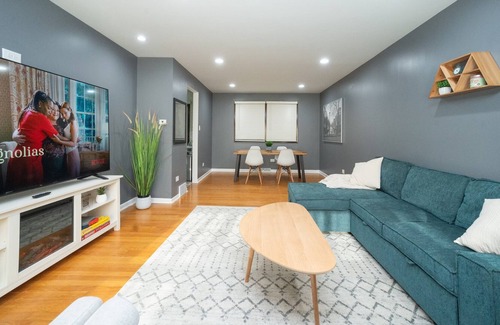 Palos Hills Maison | Game Room, Basketball Court, Fire Pit and more!