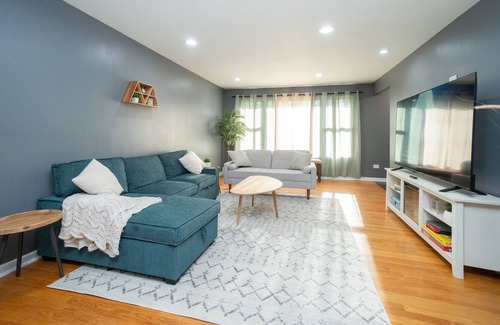 Palos Hills Maison | Game Room, Basketball Court, Fire Pit and more!