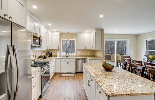 Greenville Maison | Game Room + Deck: Secluded Catskills Retreat