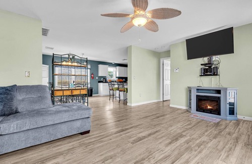 Ocean Gate Maison | Game Room, Kayaks, Steps to the Ocean!