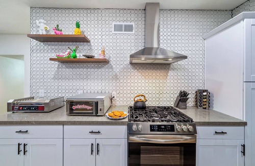 Tucson Maison | Game Room-Pool w/heated jacuzzi-Waffles-2 California King Beds-U of A 8 miles