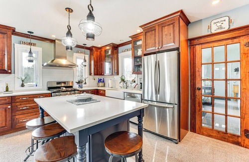 Sparrow Bush Maison | Hike, Fish, Ski & More: Spacious Gem in Catskills!