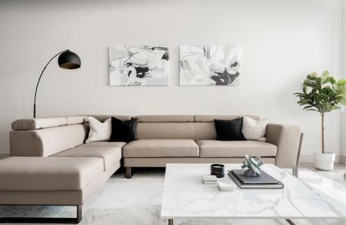 Jefferson Park Maison | Gameday Oasis - Private Balcony - Jefferson Park - Tesoro