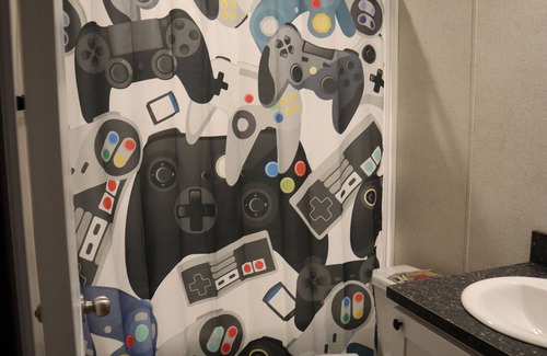 Deerfield Lit Et Petit-Déjeuner | GamerBnB, relive all of video game history in the comfort of a bed & breakfast.