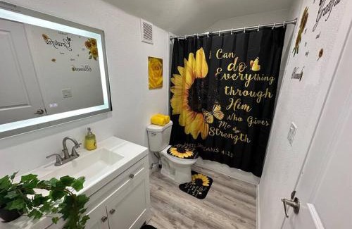West Arlington Appartement | Games Haven with Crib Mins from AT&T, Sixflags, UTA, GlobeLife, AmericanAirlinesCenter
