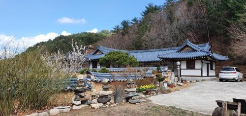 Gangneung Maison | Gangneung Wangsangoal Hanok Pension