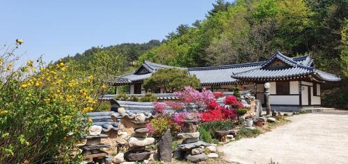 Gangneung Maison | Gangneung Wangsangoal Hanok Pension