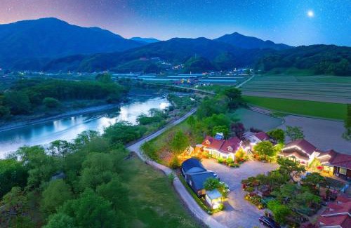 Buk Maison | Gapyeong Adelheim Pension Dogs Allowed, Group Rooms, Spa