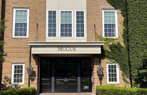 New Albany Appartement | Garage included! Upscale New Albany location.