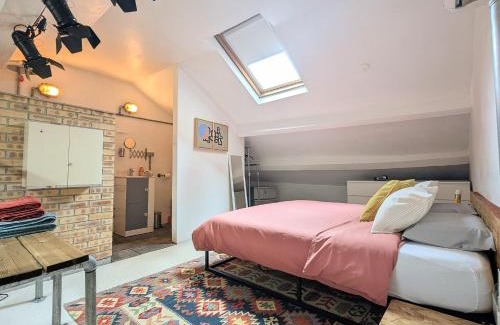 Le Dorat Appartement | Garage Number 9 Private Urban Loft Apartment with Jacuzzi in Le Dorat