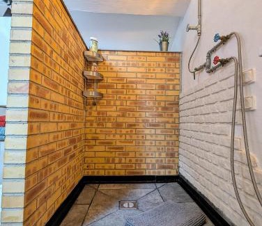 Le Dorat Appartement | Garage Number 9 Private Urban Loft Apartment with Jacuzzi in Le Dorat