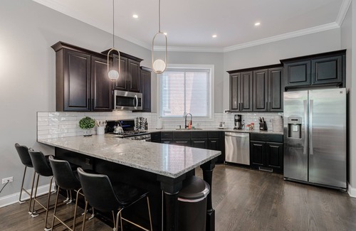 Tri-Taylor Copropriété | GARAGE PARKING! Stay in, Walk to Great Local Spots, Grab the CTA, or Hop on I-290 - the Perfect Location for All Your Adventures by AllSet Turnover