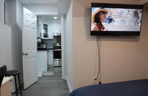 Brampton Appartement | Garden 2 BR Apt - Free Parking Wifi Laundry Workstation