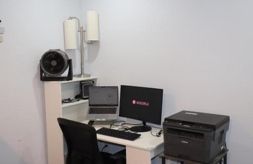 Brampton Appartement | Garden 2 BR Apt - Free Parking Wifi Laundry Workstation
