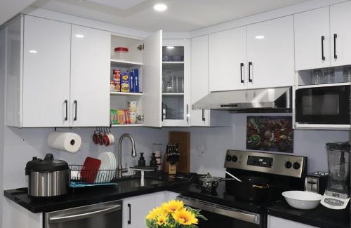 Brampton Appartement | Garden 2 BR Apt - Free Parking Wifi Laundry Workstation