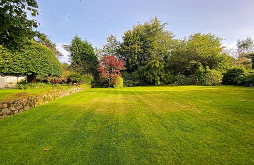 West Laroch Appartement | Garden Flat - set in beautiful large garden with old church ruins on the grounds
