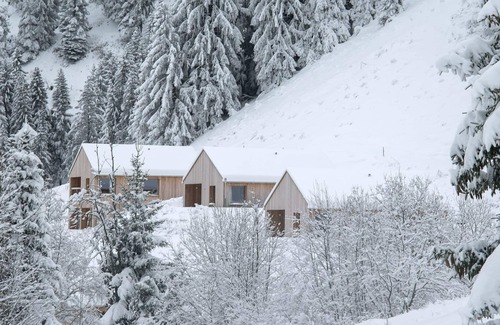 Monthey Cabine | Garden-focused Cabin With Terrace Views