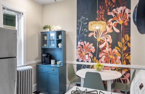 Beverly Appartement | Garden Getaway 2BR Minutes to Salem, Beach, and train to Boston!