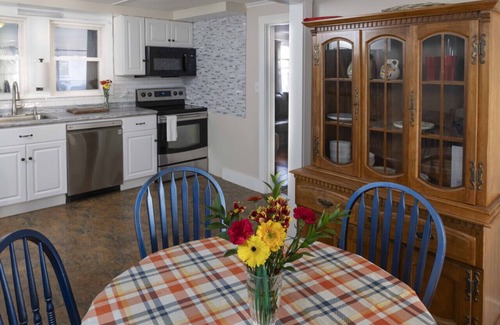 Southern Coast Appartement | Garden Getaway with Hot Tub