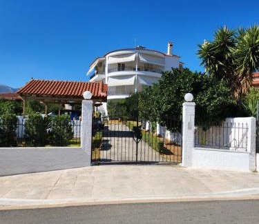 Amarinthos Maison | Garden House