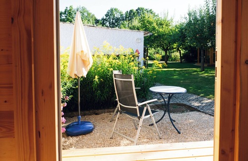 Ornbau Appartement | Garden house red with one bedroom