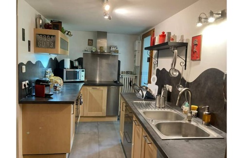 Notre-Dame-Limite Villa | Logement en rez-de-jardin de villa avec piscine