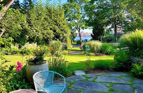 Kittery Appartement | Garden-Level Studio for 2 on the Harbor in Kittery, Maine!