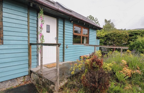 Blair Atholl Cottage | GARDEN LODGE, romantic, with a garden in Bridge Of Tilt