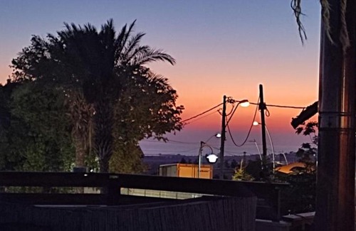 Shlomi Chalet De Ski | Garden on TOP of the WORLD צימר על גג העולם