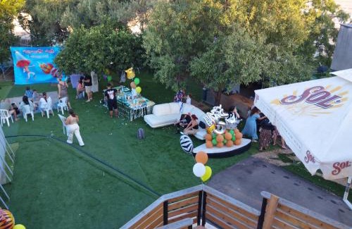 Shlomi Chalet De Ski | Garden on TOP of the WORLD צימר על גג העולם