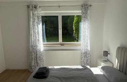 Weißbach Appartement | Garden Retreat - Küche - Bad - Garten