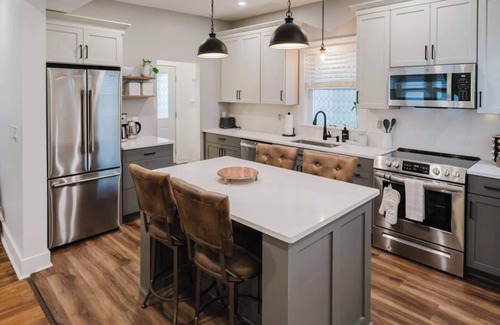 Lewisburg Appartement | Garden Retreat Steps from Downtown Lewisburg