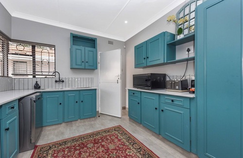 Greater Johannesburg Metropolitan Area Maison | Garden Serenity Home | Pool and Indoor Fireplace